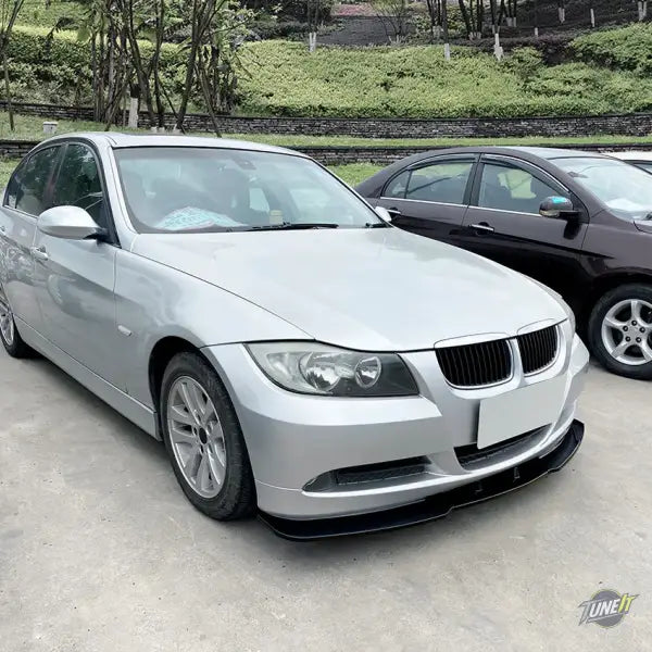 Lèvre de pare-chocs avant noir brillant / style carbone pour BMW Série 3 E90 / E91 pré-LCI (2005-2008)